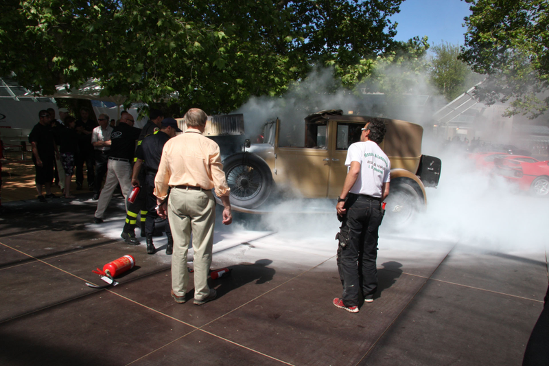 Illustration for article titled Burning Bentley Almost Kills A Ferrari Enzo At The Concorso
